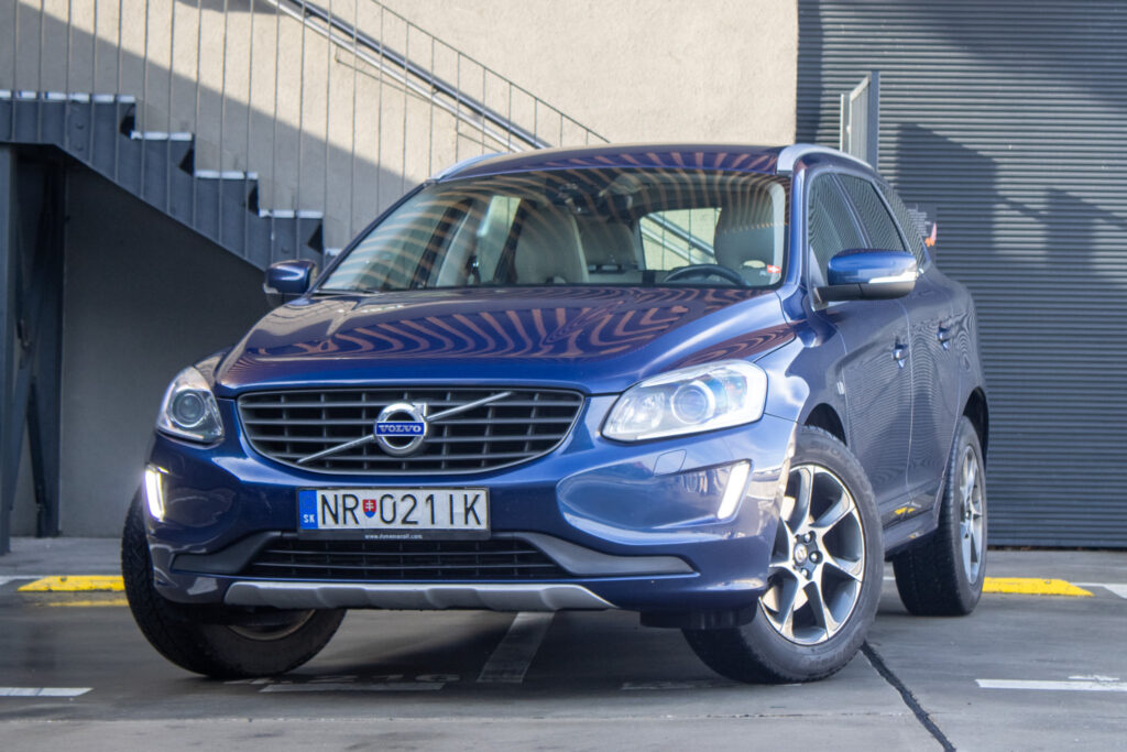 Volvo XC60 D4 2.4L Drive-E Ocean Race Geartronic AWD AJ NA SPLÁTKY / PROTIÚČET