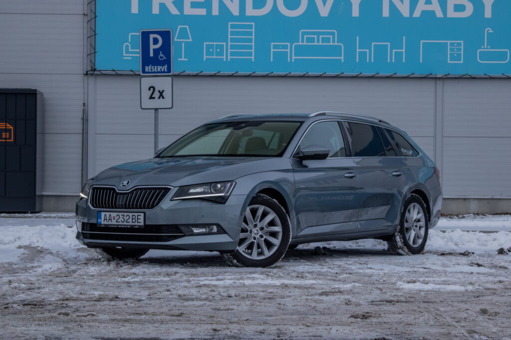 Škoda Superb Combi 1.6 TDI STYLE / AJ NA SPLÁTKY / PROTIÚČET