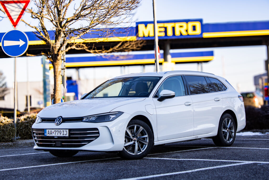 Volkswagen Passat Variant eHybrid 1.5 TSI / AJ NA SPLÁTKY / PROTIHODNOTA  /