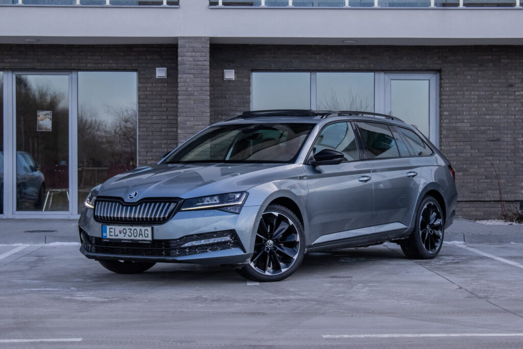 Škoda Superb Combi 1.4 TSI PHEV SPORTLINE / CANTON / DCC / AJ NA SPLÁTKY / PROTIÚČET
