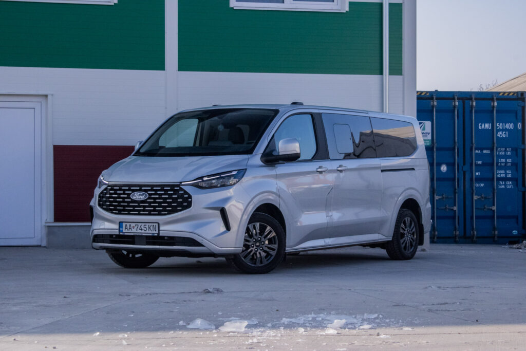 Ford Tourneo Custom 2.0 TDCi EcoBlue L2 AWD / DPH / AJ NA SPLÁTKY / PROTIÚČET