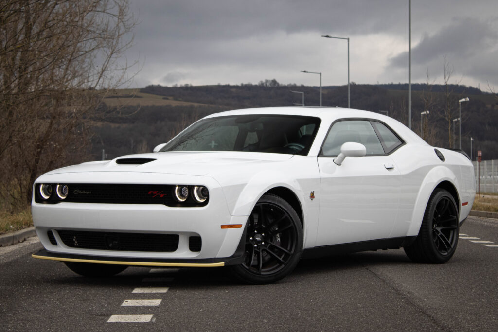 NOVÝ Dodge Challenger SRT 6.4 HEMI