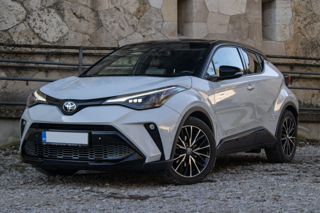 Toyota C-HR GR Sport 1.8 HEV 72kw e-CVT 2023 / AJ NA SPLÁTKY / PROTIÚČET