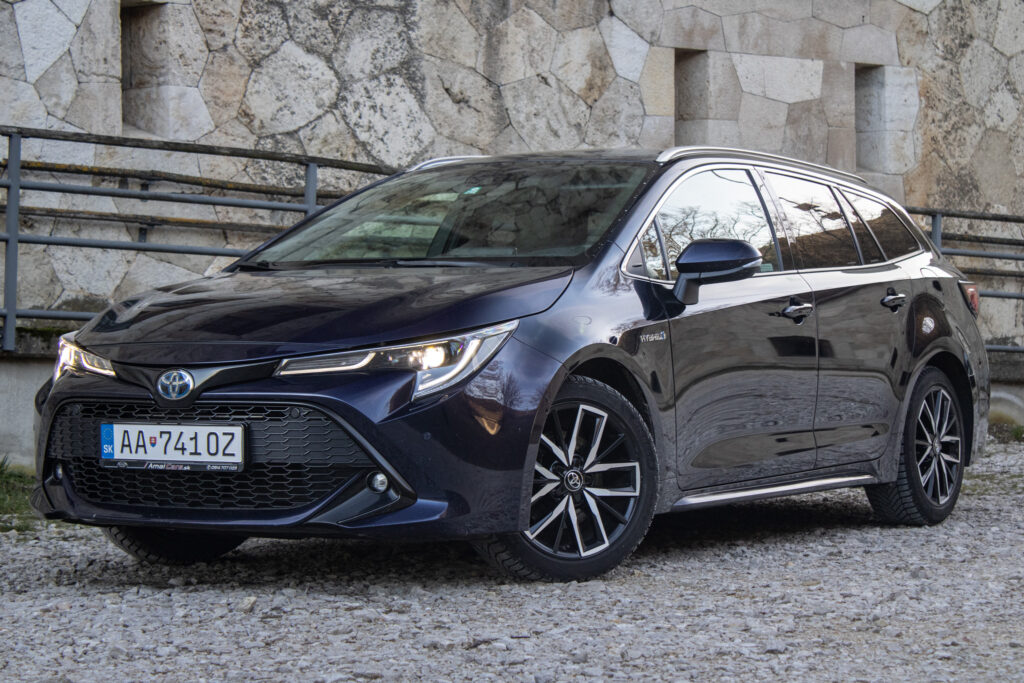 Toyota Corolla Combi 2.0 HEV 112kw e-CVT 2021 / AJ NA SPLÁTKY / PROTIÚČET