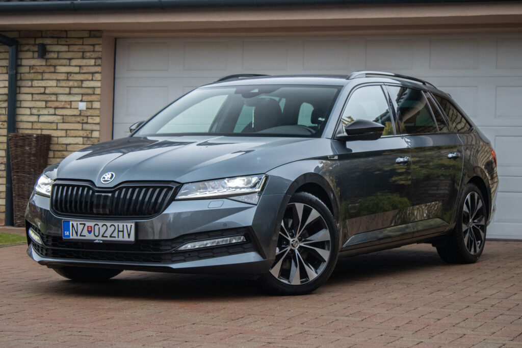Škoda Superb Combi Sportline 2.0 TDI 140kw 4x4 DSG 2020 / AJ NA SPLÁTKY / PROTIÚČET