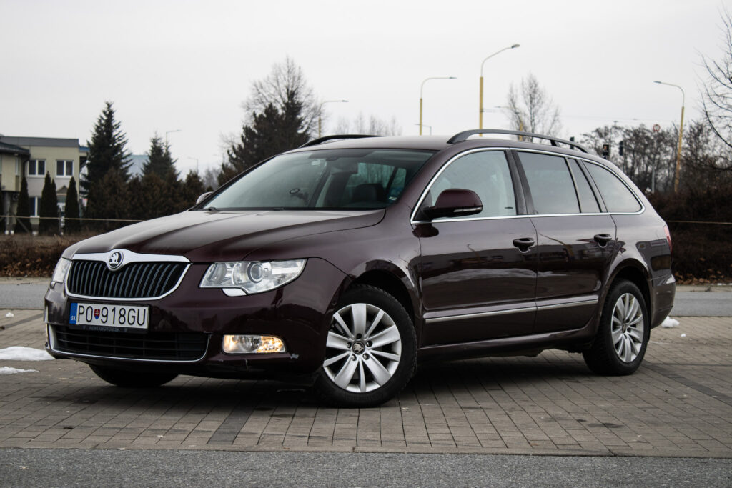 Škoda Superb Combi 2.0TDI CR Elegance DSG / AJ NA SPLÁTKY / PROTIÚČET /