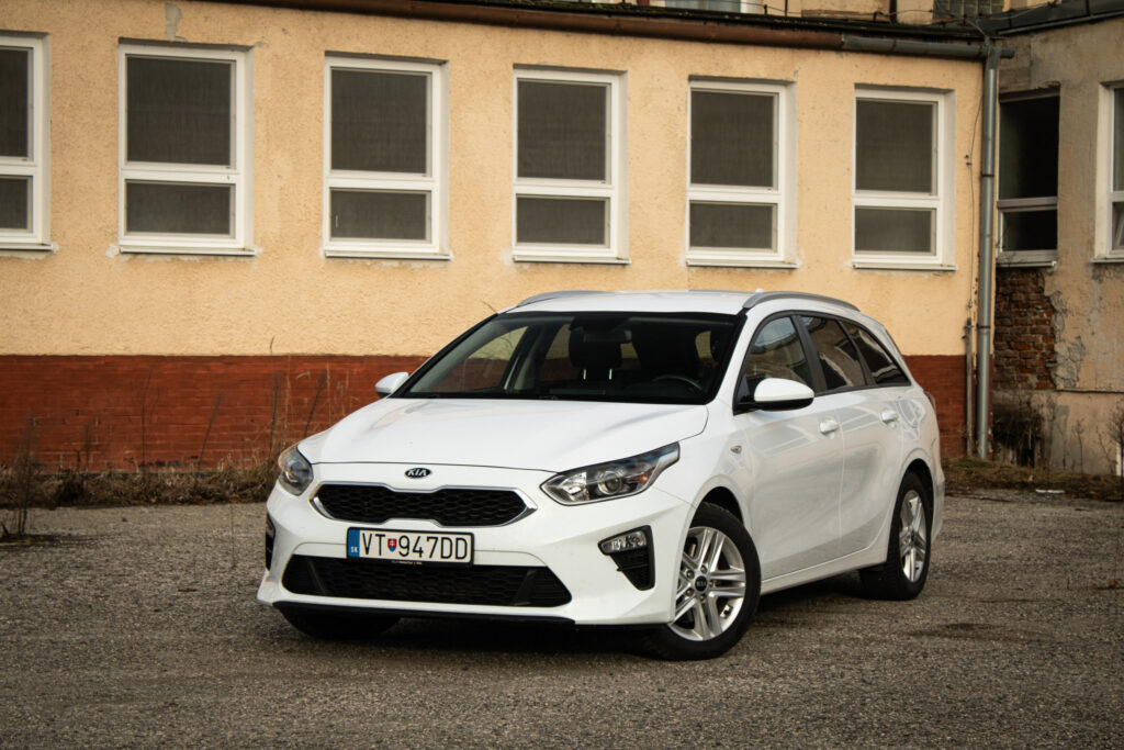 Kia Ceed SW 1.5 T-GDi Silver / AJ NA SPLÁTKY / PROTIÚČET/