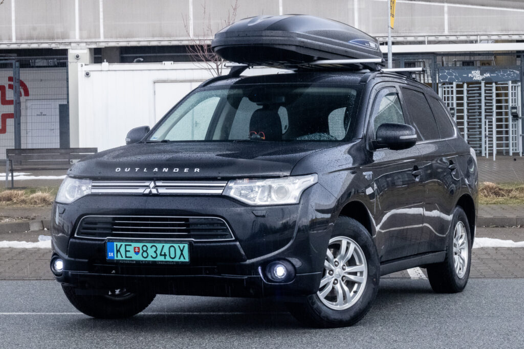 Mitsubishi Outlander 2.0 PHEV 4WD (2013) / AJ NA SPLÁTKY / PROTIÚČET /