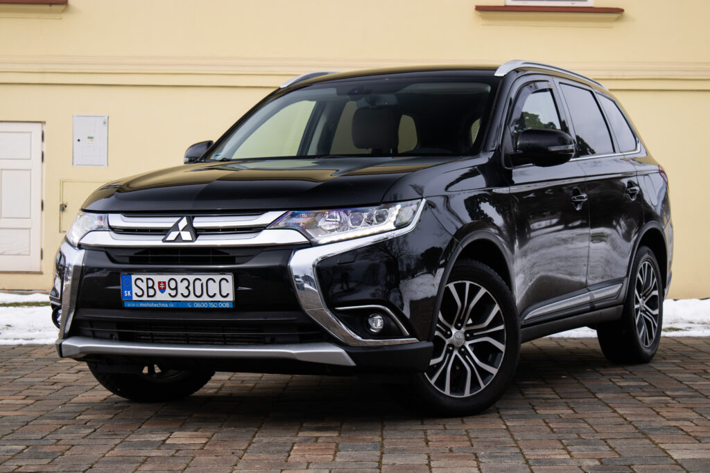 Mitsubishi Outlander 2.3 DI-D 4x4 AT6 / AJ NA SPLÁTKY / PROTIÚČET /