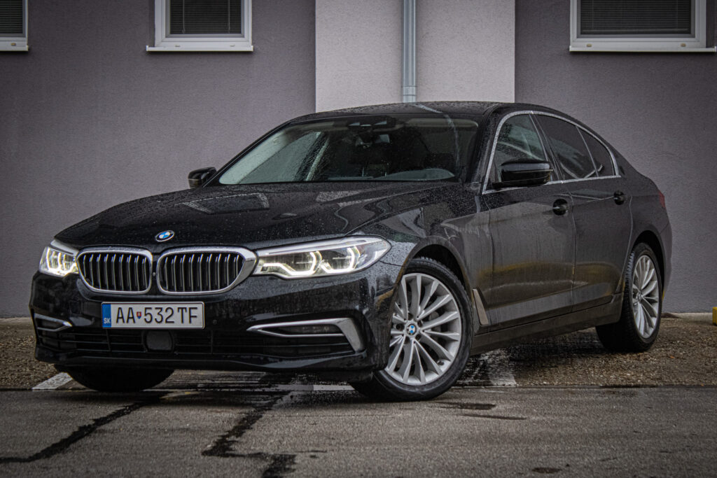 BMW Rad 5 530d xDrive A/T, 195kW, A8 Luxury Line TOP STAV / AJ NA SPLÁTKY / PROTIHODNOTA /