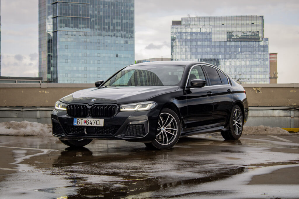 BMW Rad 5 520d mHEV xDrive A/T / DRUHÁ SADA R20 KOLIES /