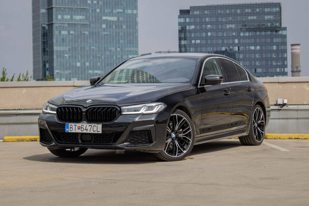 BMW Rad 5 520d mHEV xDrive A/T / DRUHÁ SADA R20 KOLIES /