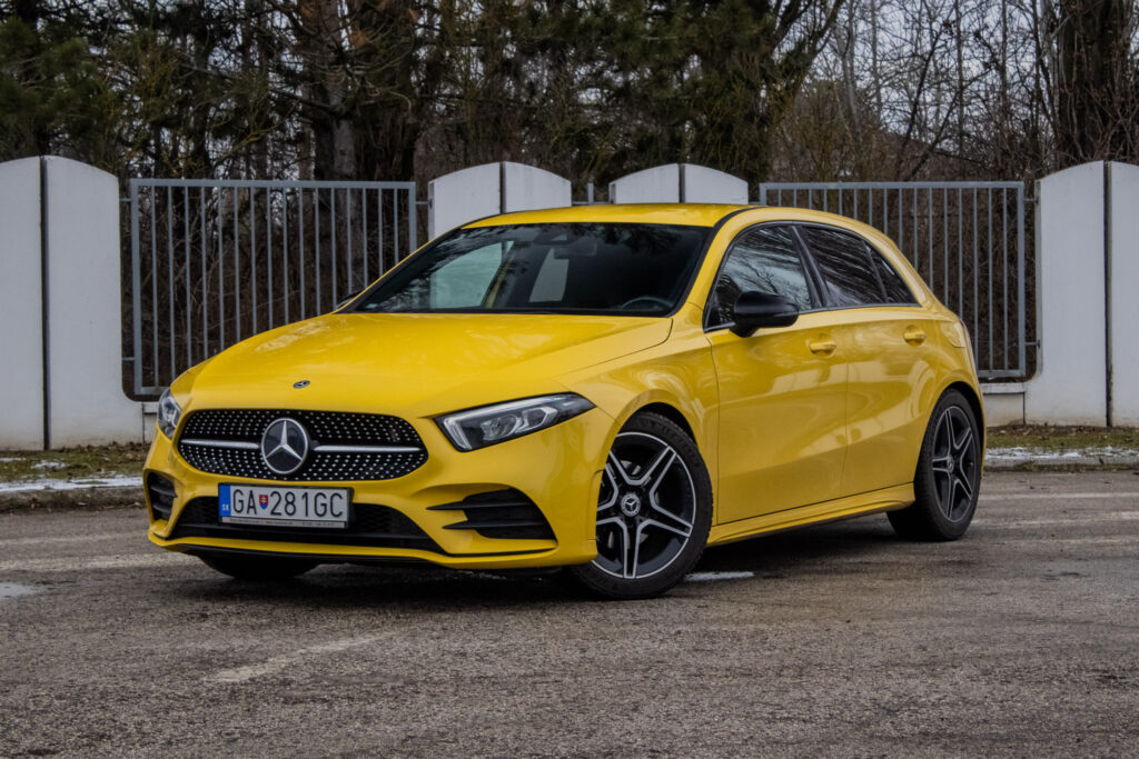 Mercedes-Benz A trieda 180 benzín / AMG Line / MB Servis / Overené KM / AJ NA SPLÁTKY / PROTIÚČ