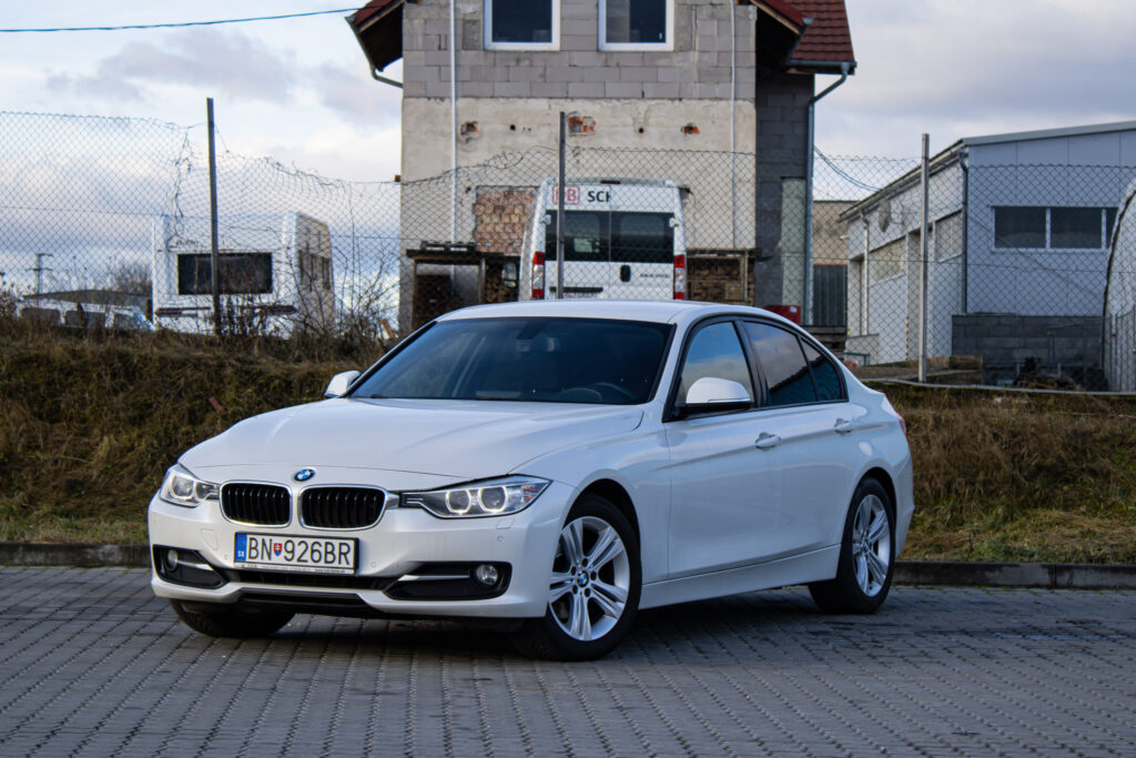 BMW Rad 3 320d xDrive A/T, 135kw, A8, 4d / AJ NA SPLÁTKY / PROTIÚČET /