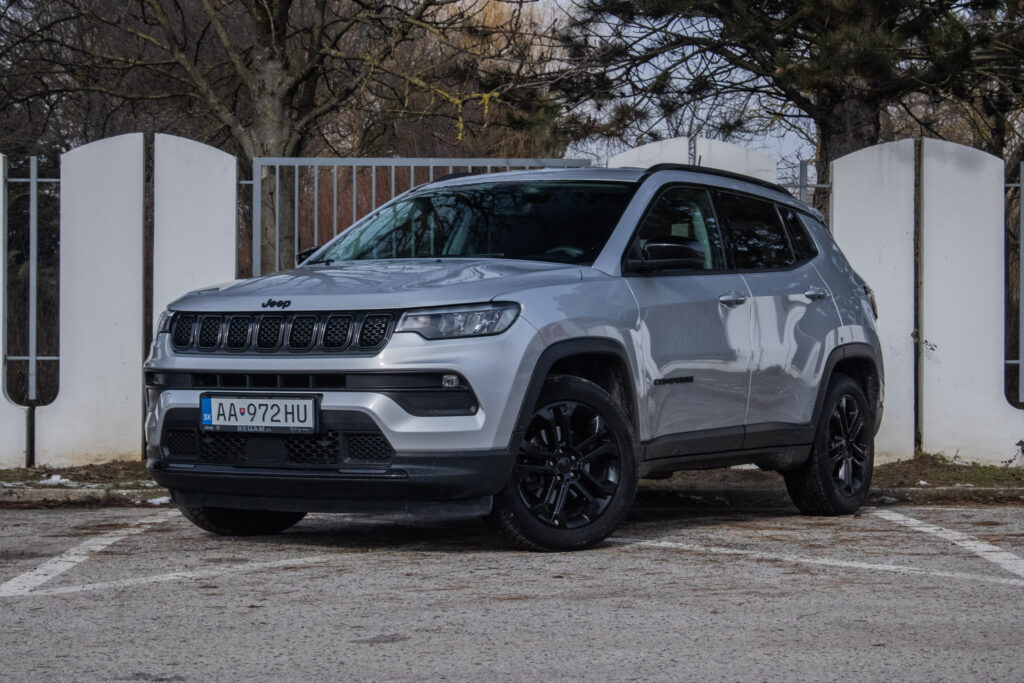 Jeep Compass 1.5 e-Hybrid Night Eagle II / NELAKOVANÉ / AJ NA SPLÁTKY / PROTIÚČET