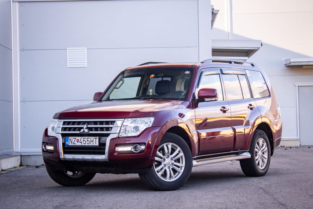 Mitsubishi Pajero 4 3.2DI-D 140kw 4x4 2018 FULL VYBAVA/AJ NA SPLÁTKY/PROTIÚČET