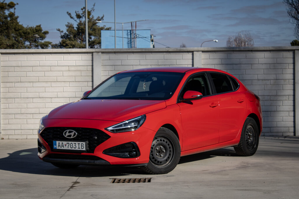 Hyundai i30 fastback MT/6 / AJ NA SPLÁTKY / PROTIÚČET