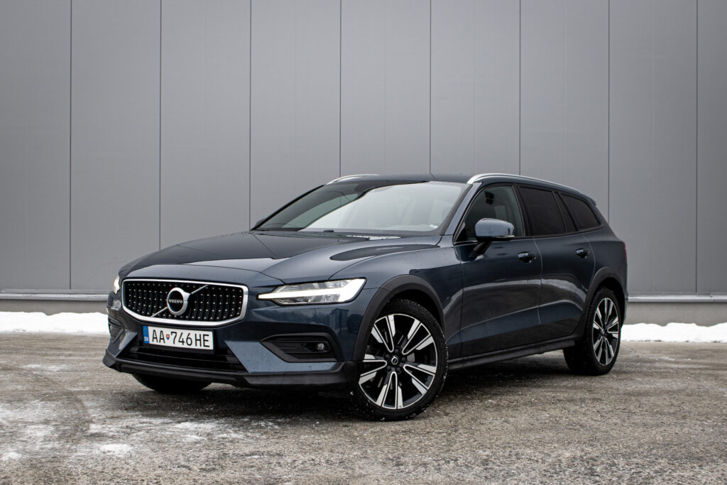 Volvo V60 Cross Country D4 AWD Pro AUTO. FINANCOVANIE/PROTIÚČET