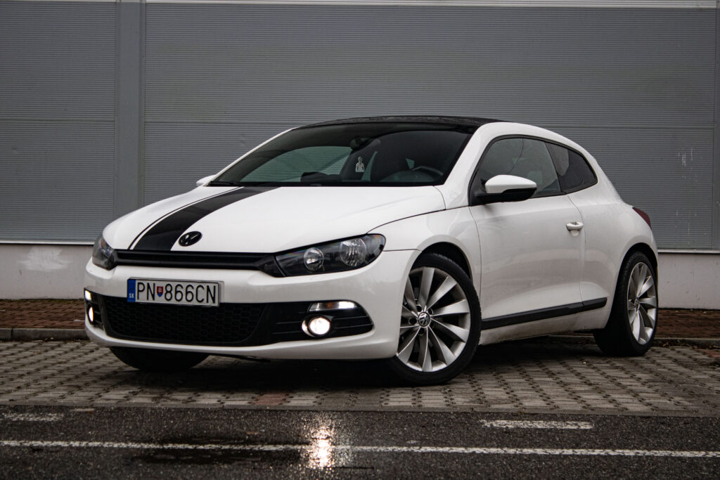 Volkswagen Scirocco 2.0TSI DSG 147kW / AJ NA SPLÁTKY / PROTIÚČET /