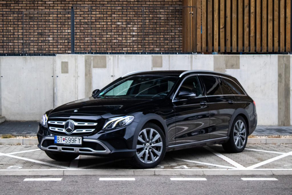 Mercedes-Benz E trieda All-Terrain 220 d 4MATIC / AJ NA SPLÁTKY / PROTIÚČET /