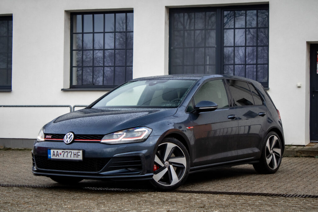 Volkswagen Golf GTI MK7.5 180kw AT/7 2019 / AJ NA SPLÁTKY / PROTIÚČET