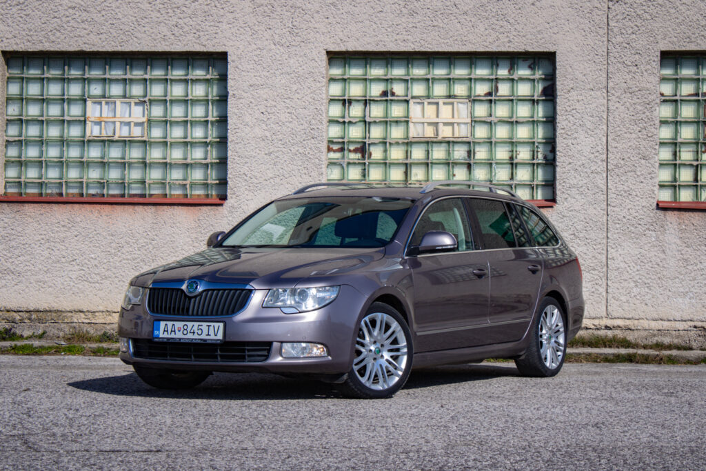 Škoda Superb Combi 1.8 TSI Elegance DSG 118kw / AJ NA SPLÁTKY / PROTIÚČET
