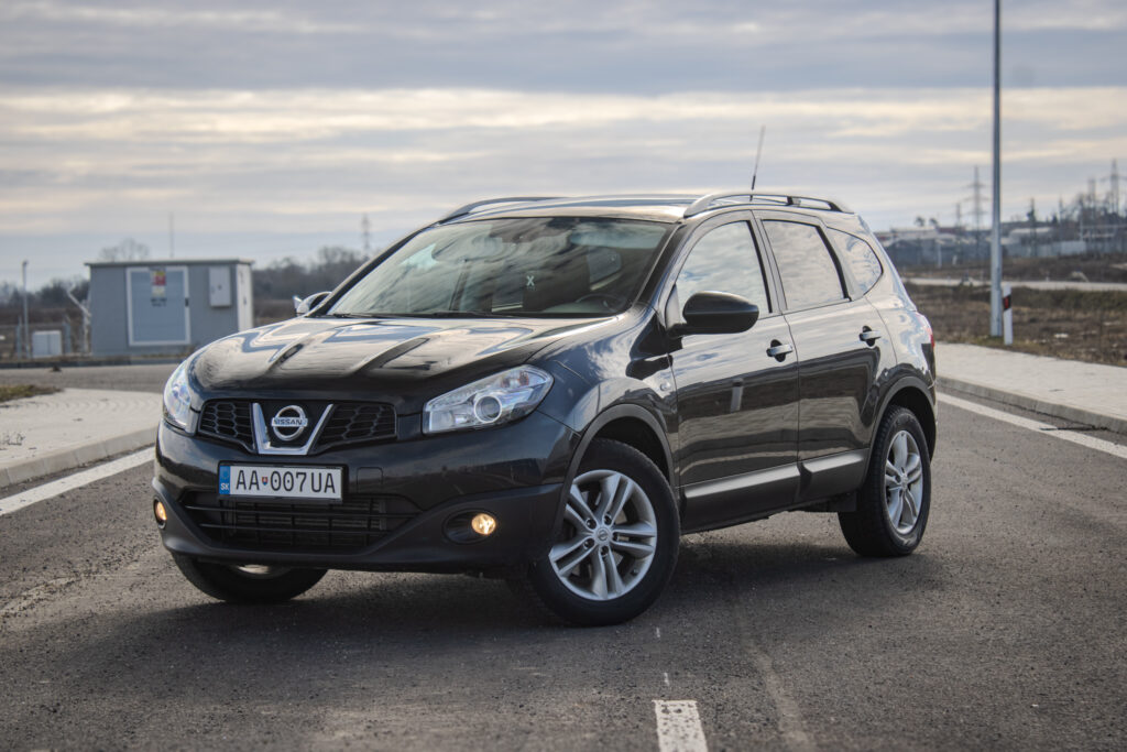 Nissan Qashqai 2 1.6 dCi Tekna 4x2 / AJ NA SPLÁTKY / PROTIHODNOTA