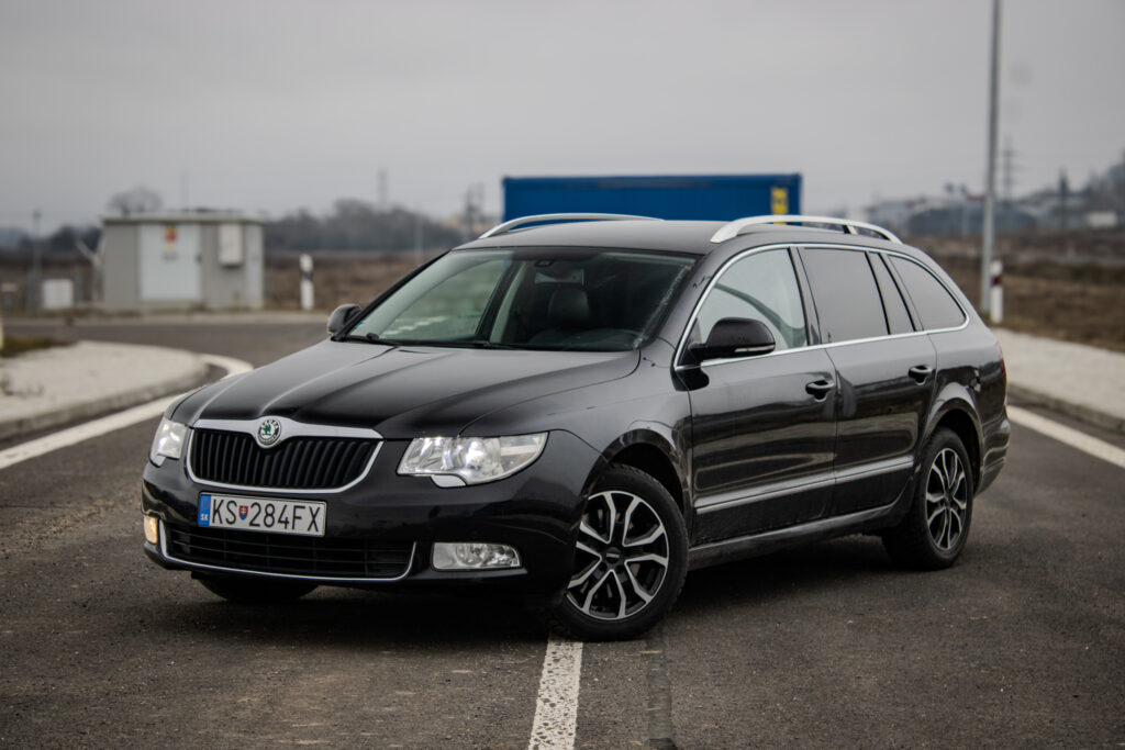 Škoda Superb Combi 1.8 TSI Comfort DSG / AJ NA SPLÁTKY / PROTIHODNOTA