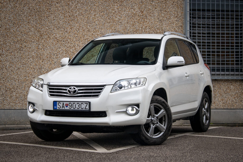 Toyota RAV4 2.2 D-4D 110kw MT/6 2013 / AJ NA SPLÁTKY / PROTIÚČET