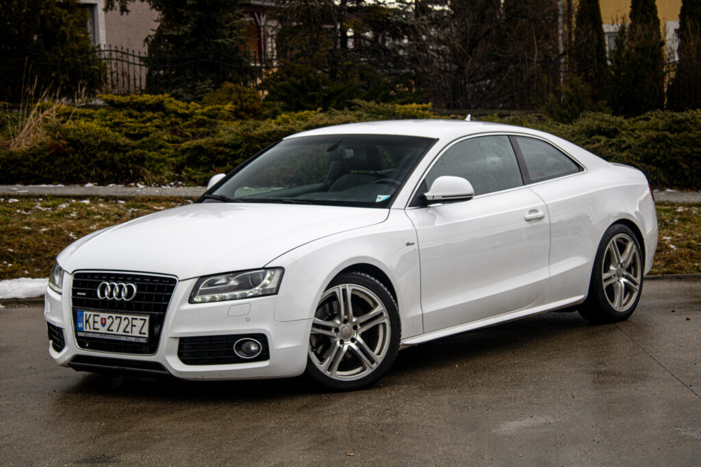 Audi A5 3.0 TDI DPF quattro S-Line 1.MAJITEĽ/ AJ SPLÁTKY / PROTIÚČET /