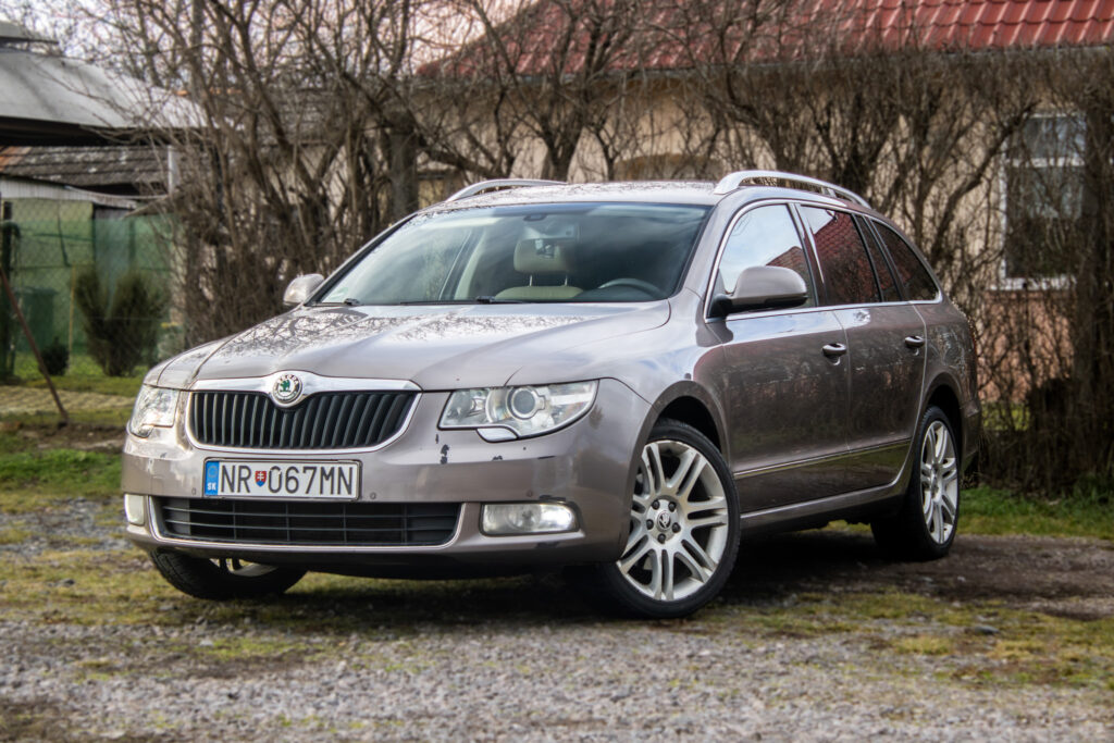 Škoda Superb Combi 2.0 TDI, 125kW, M6 / AJ NA SPLÁTKY / PROTIÚČET /