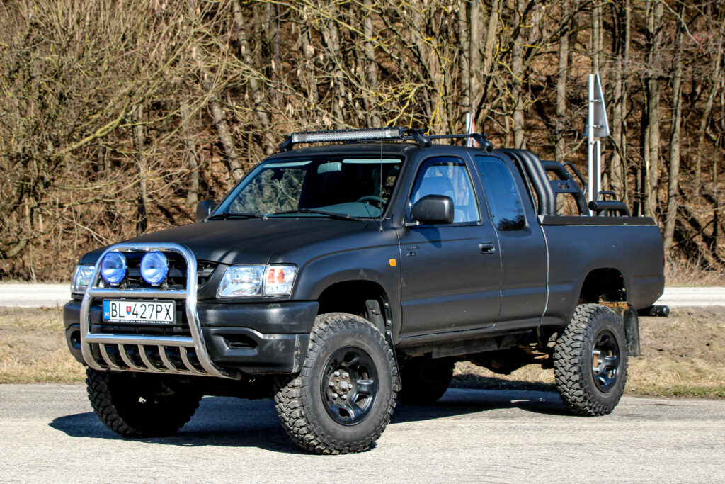 Toyota Hilux 2.5 D-4D Double Cab 4x4 / AJ NA SPLÁTKY / PROTIÚČET /