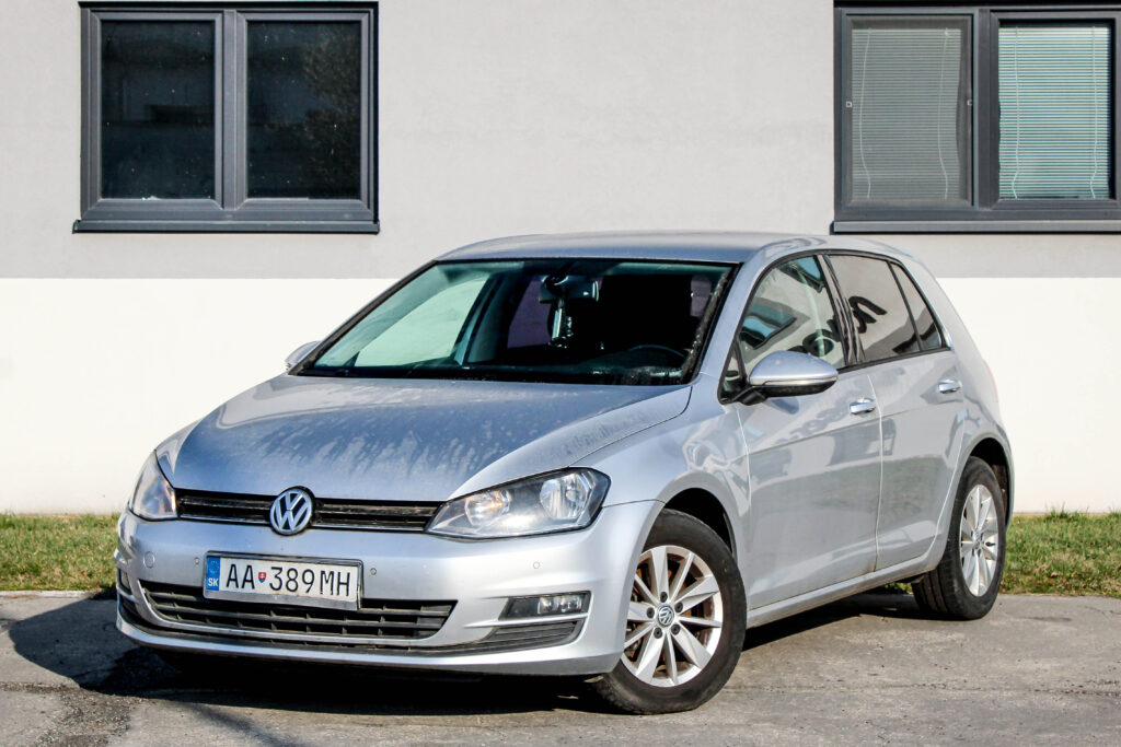 Volkswagen Golf 1.2 TSI BlueMotion Highline / AJ NA SPLÁTKY / PROTIÚČET /