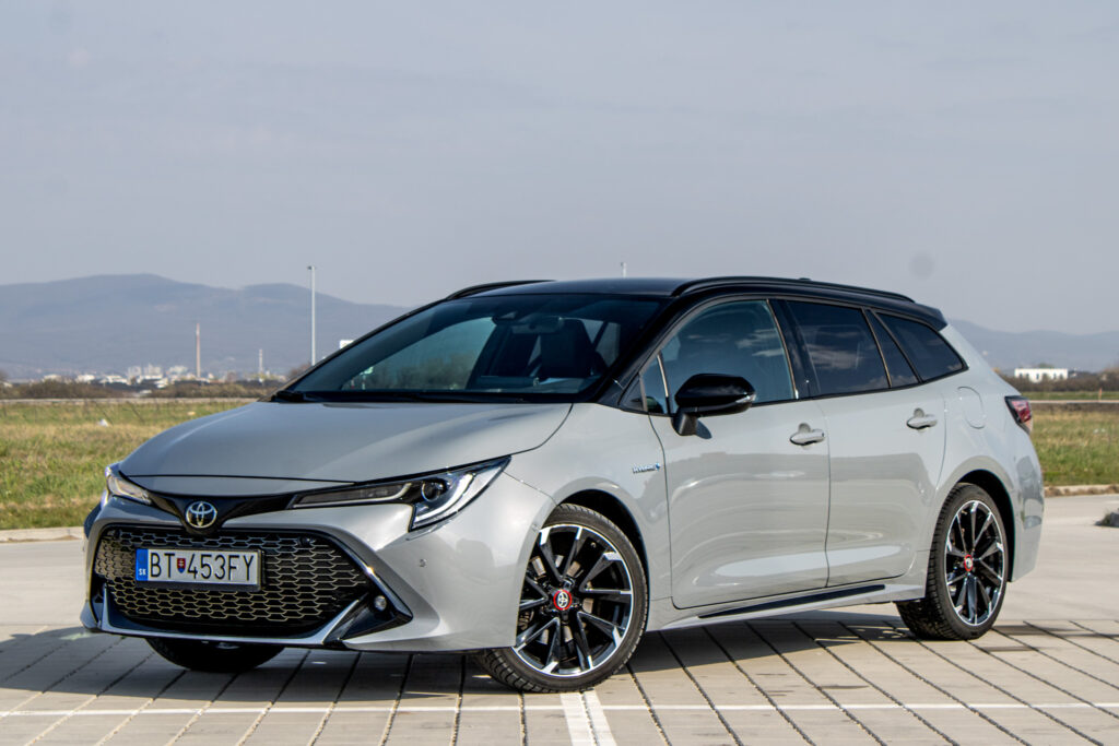 Toyota Corolla Combi TS 2.0 Hybrid e-CVT GR Sport / FINANCOVANIE / PROTIÚČET /