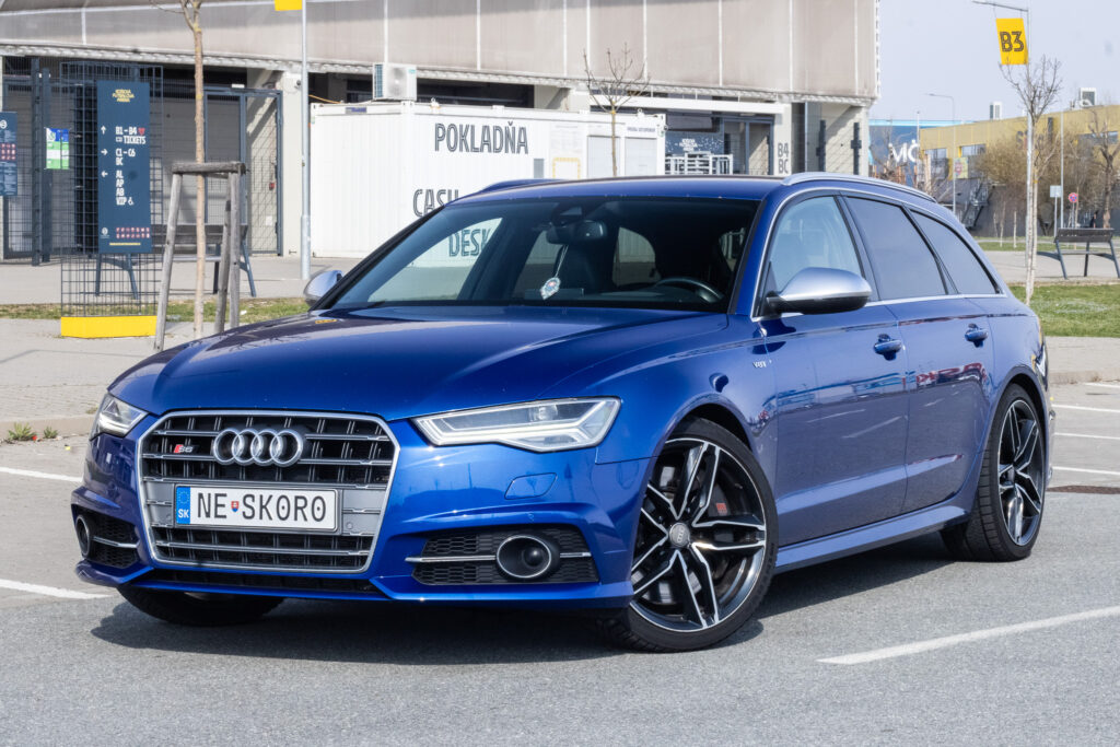 Audi S6 Avant 4.0 TFSI quattro S tronic, 331kW (2015) / AJ NA SPLÁTKY / PROTIÚČET /