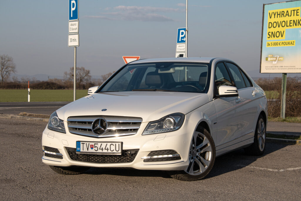 Mercedes-Benz C trieda Sedan 180  Avantgarde E6 A/T // AJ NA SPLÁTKY / PROTIÚČET