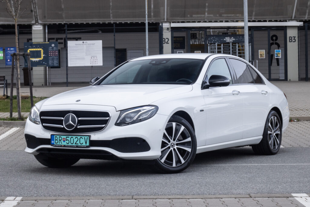 Mercedes-Benz E trieda Sedan 300 de Plug-in hybrid A/T (2019) / AJ NA SPLÁTKY / PROTIÚČET /