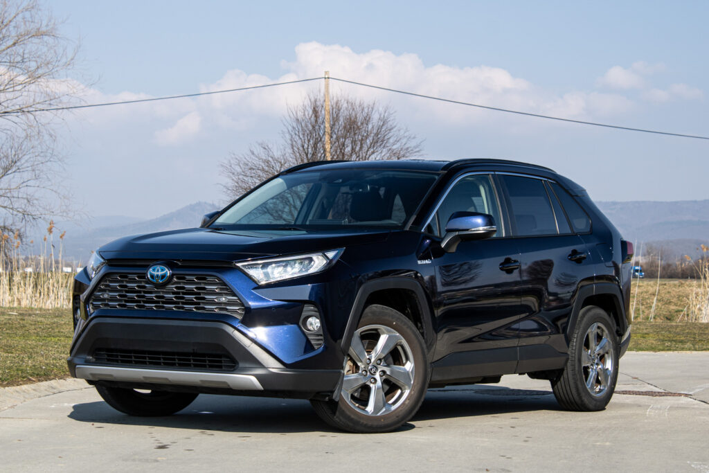 Toyota RAV4 2.5 Hybrid / AJ NA SPLÁTKY / PRROTIHODNOTA /