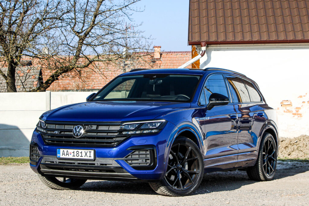 Volkswagen Touareg 3.0 TDI 210kW R-Line 4Motion Tiptronic / AJ NA SPLÁTKY / PROTIÚČET /