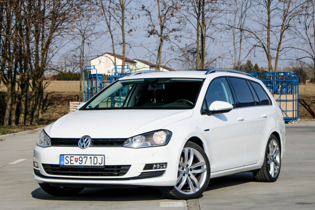 Volkswagen Golf Variant 2.0 TDI 110kW Highline DSG / AJ NA SPLÁTKY / PROTIÚČET /