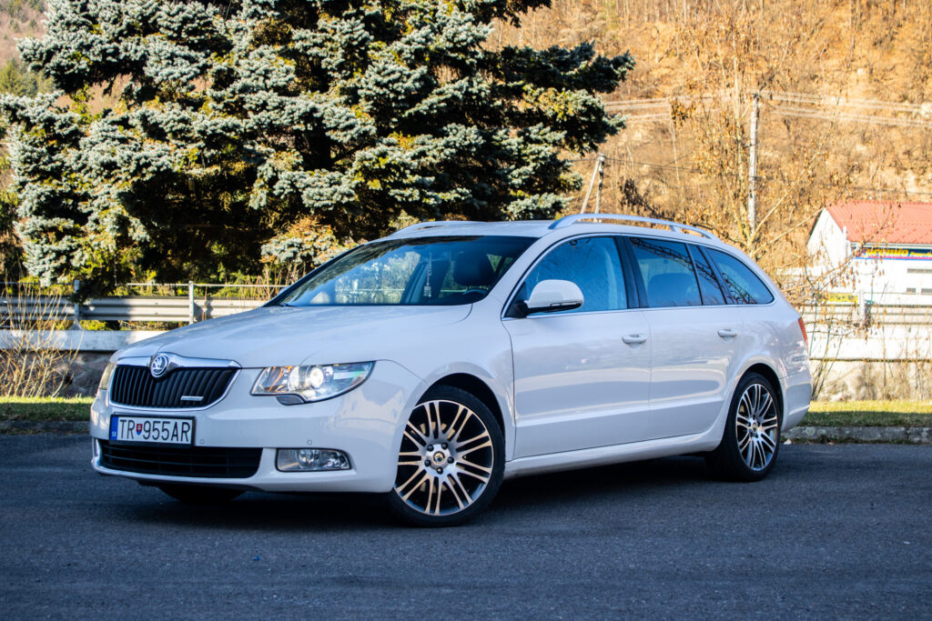 Škoda Superb Combi 1.6  Elegance GreenLine / AJ NA SPLÁTKY / PROTIÚČET /