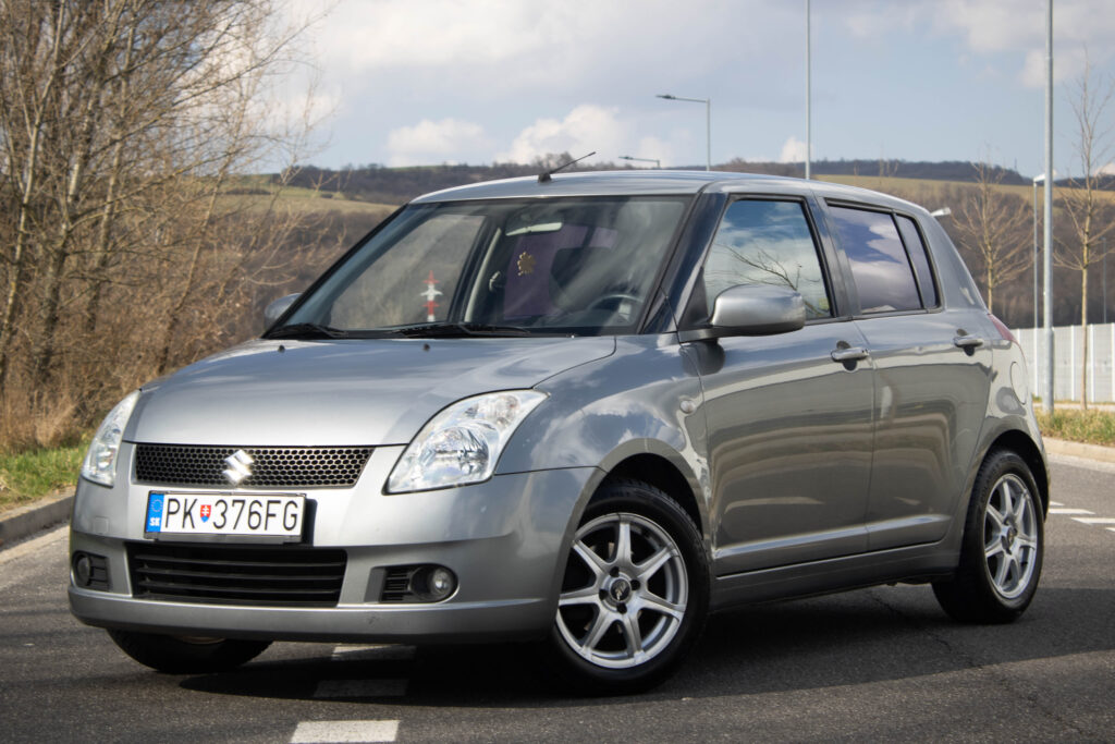 Suzuki Swift 1.3 benzin / TOP VÝBAVA /