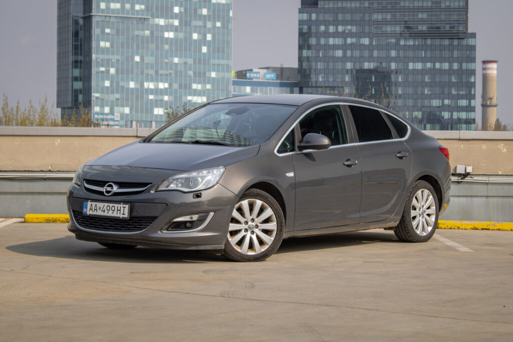 Opel Astra 1.4 benzín/plyn, AT6, ZÁRUKA / AJ NA SPLÁTKY / PROTIÚČET