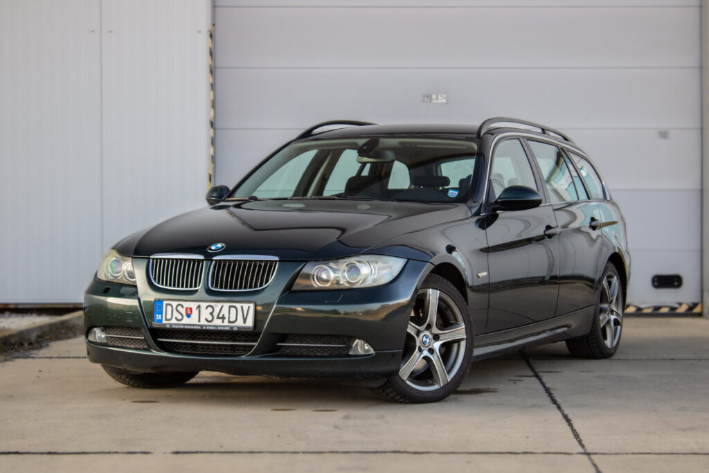 BMW Rad 3 Touring 330d xDrive, 170kW, M6 / AJ NA SPLÁTKY / PROTIÚČET /