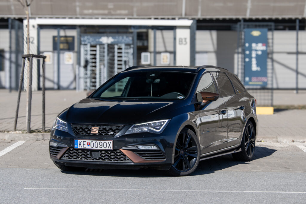 Seat Leon ST Cupra / 221 kW / A/T 7 / AJ NA SPLÁTKY / PROTIÚČET