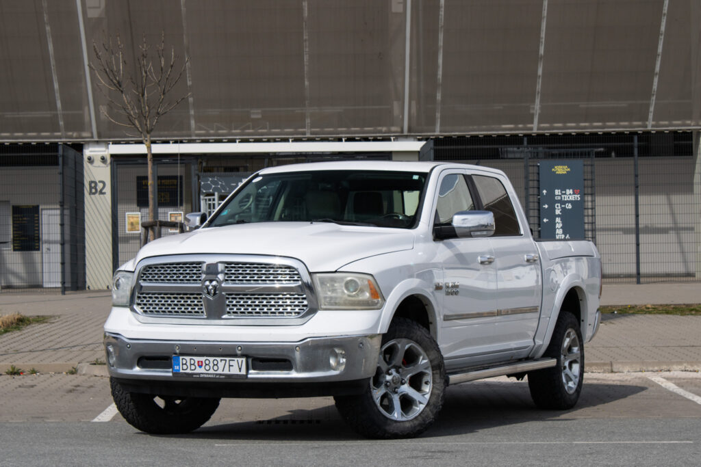 Dodge RAM 1500 / 4x4 / LARAMIE / 295kW / AT8 / ZÁRUKA / AJ NA SPLÁTKY / PROTIÚČET