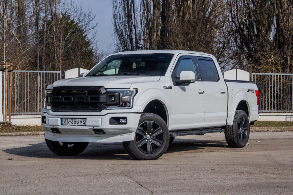 Ford F-150 5.0L V8 Benzín / DPH / 4x4 Auto / AJ NA SPLÁTKY / PROTIÚČET