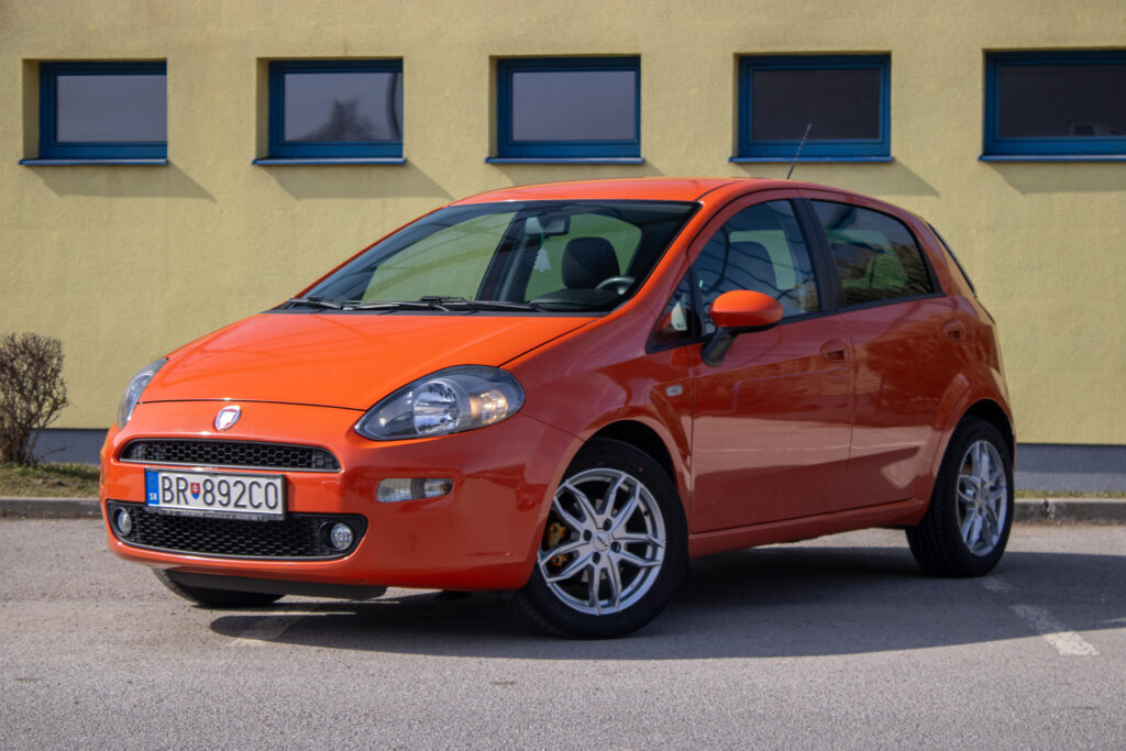 Fiat Punto Lounge 1.4 8v, 77k / AJ NA SPLÁTKY / PROTIÚČET /