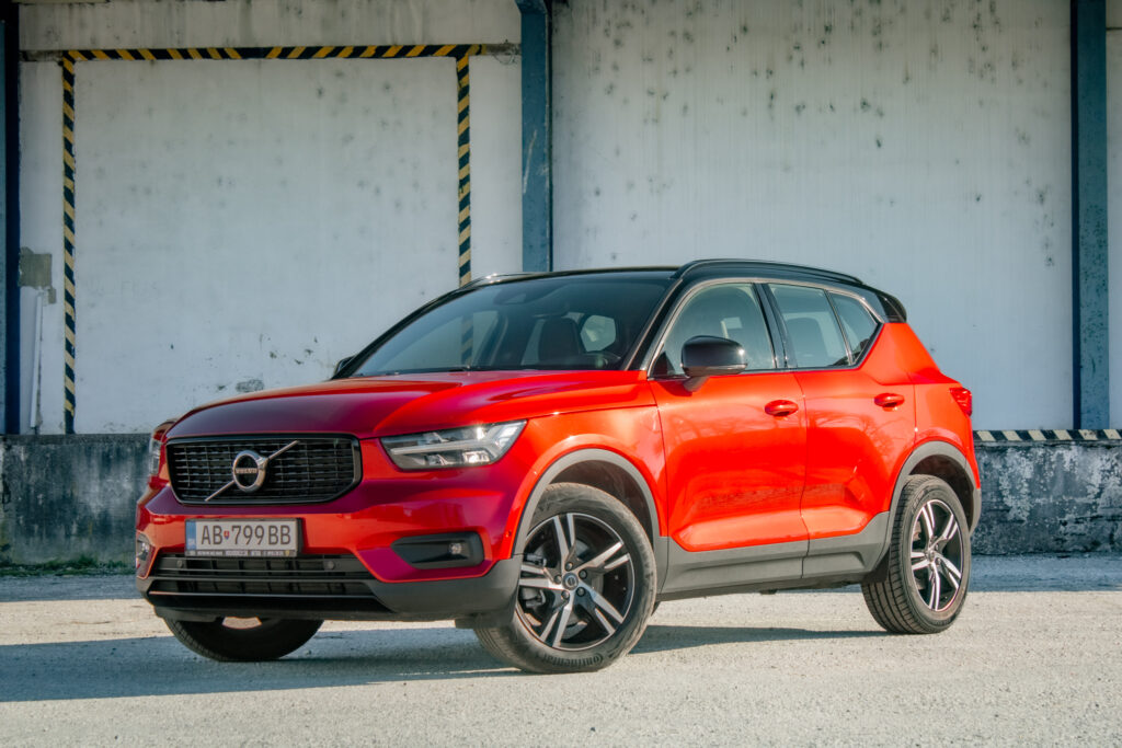 Volvo XC40 T5 R-Design 182kw AT/8 4x4 2018 / AJ NA SPLÁTKY / PROTIÚČET