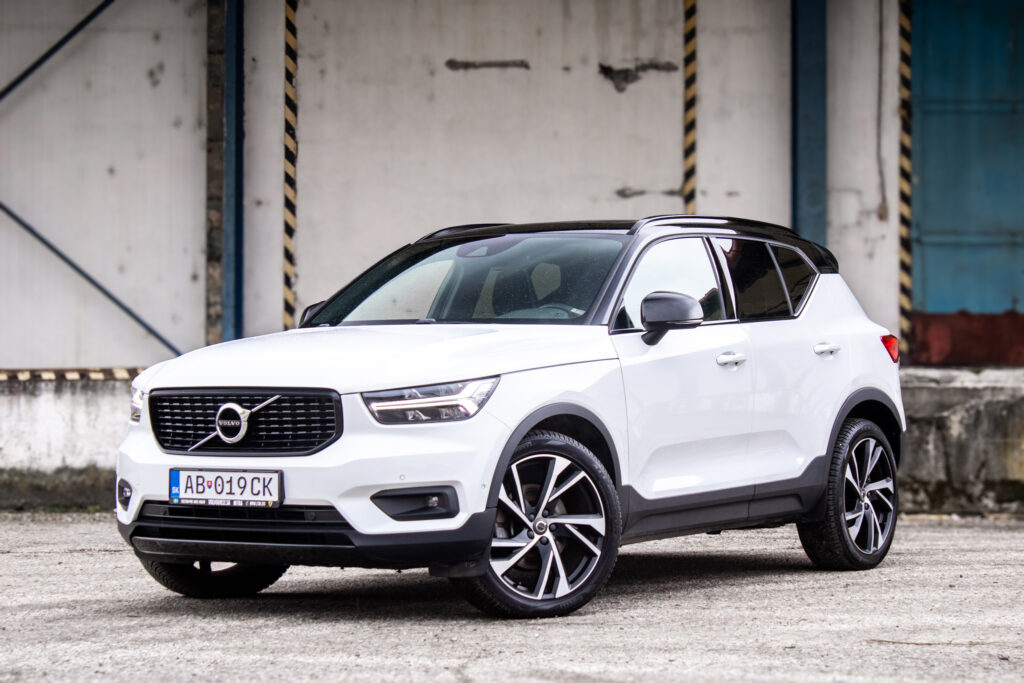 Volvo XC40 D4 R-Design 140kw AT/8 4x4 2018 / AJ NA SPLÁTKY / PROTIÚČET